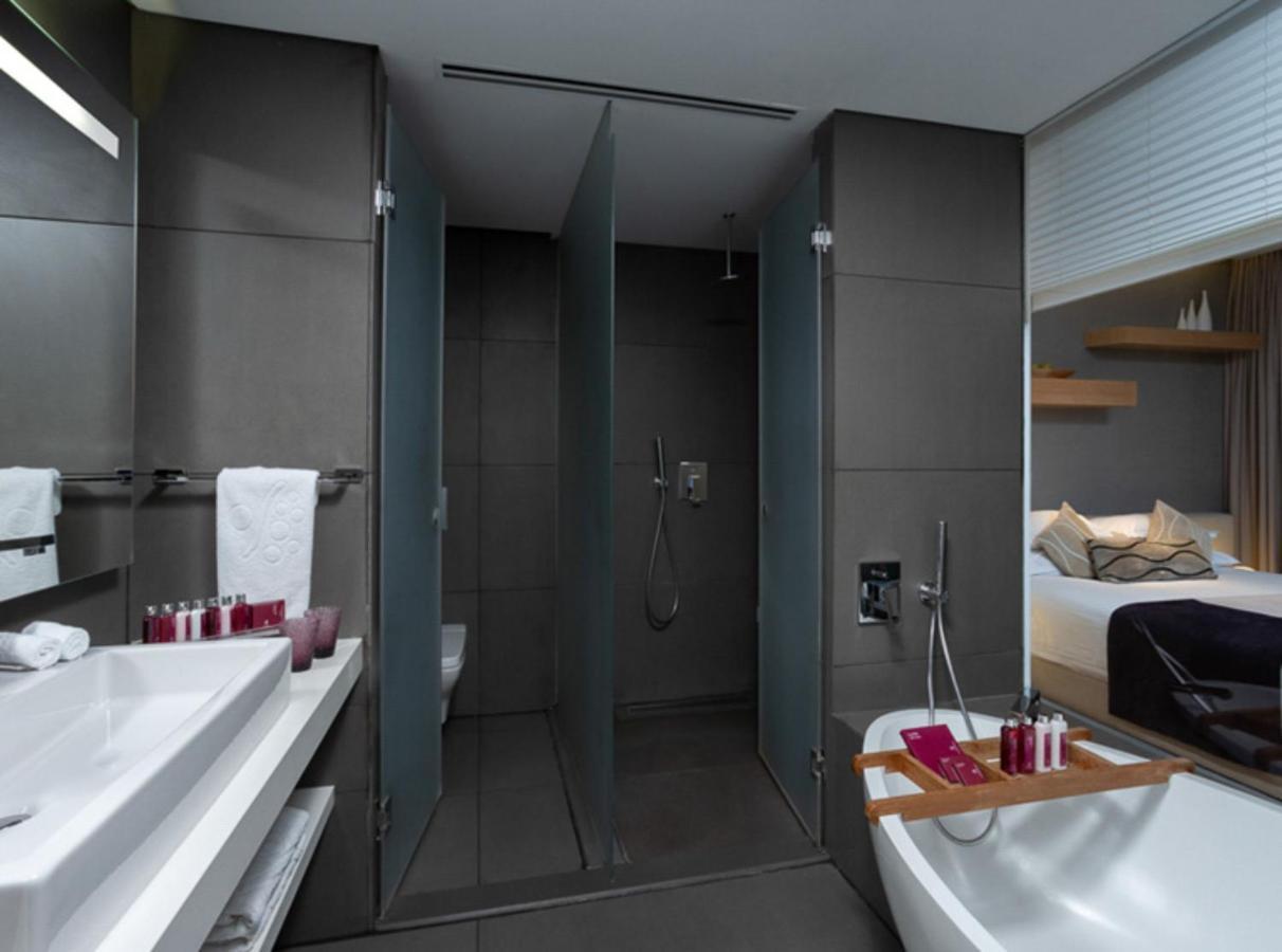 Cramim By Isrotel Exclusive Kiryat Anavim Eksteriør bilde A walk-in shower
